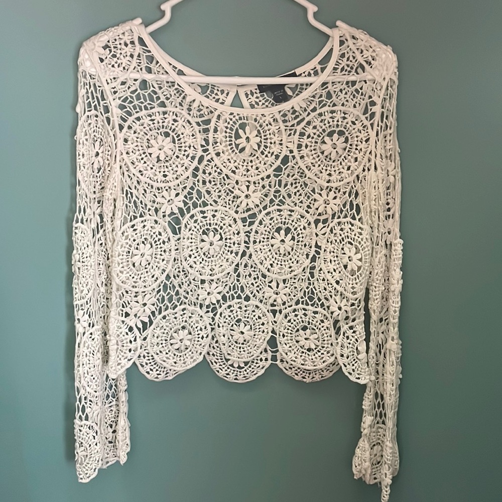 Beautiful lace pattern bell sleeve top by Kendal and Kylie